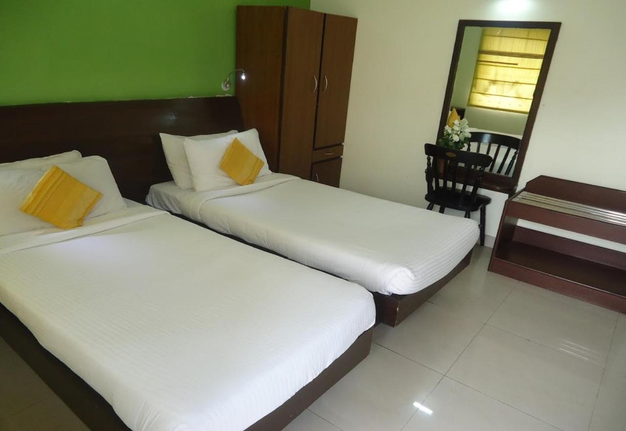 The Green Path Eco Hotel Bangalore Esterno foto