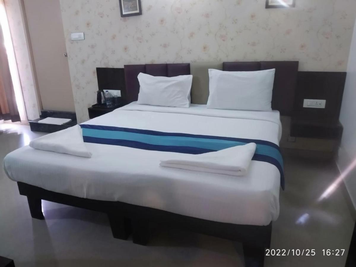 The Green Path Eco Hotel Bangalore Esterno foto