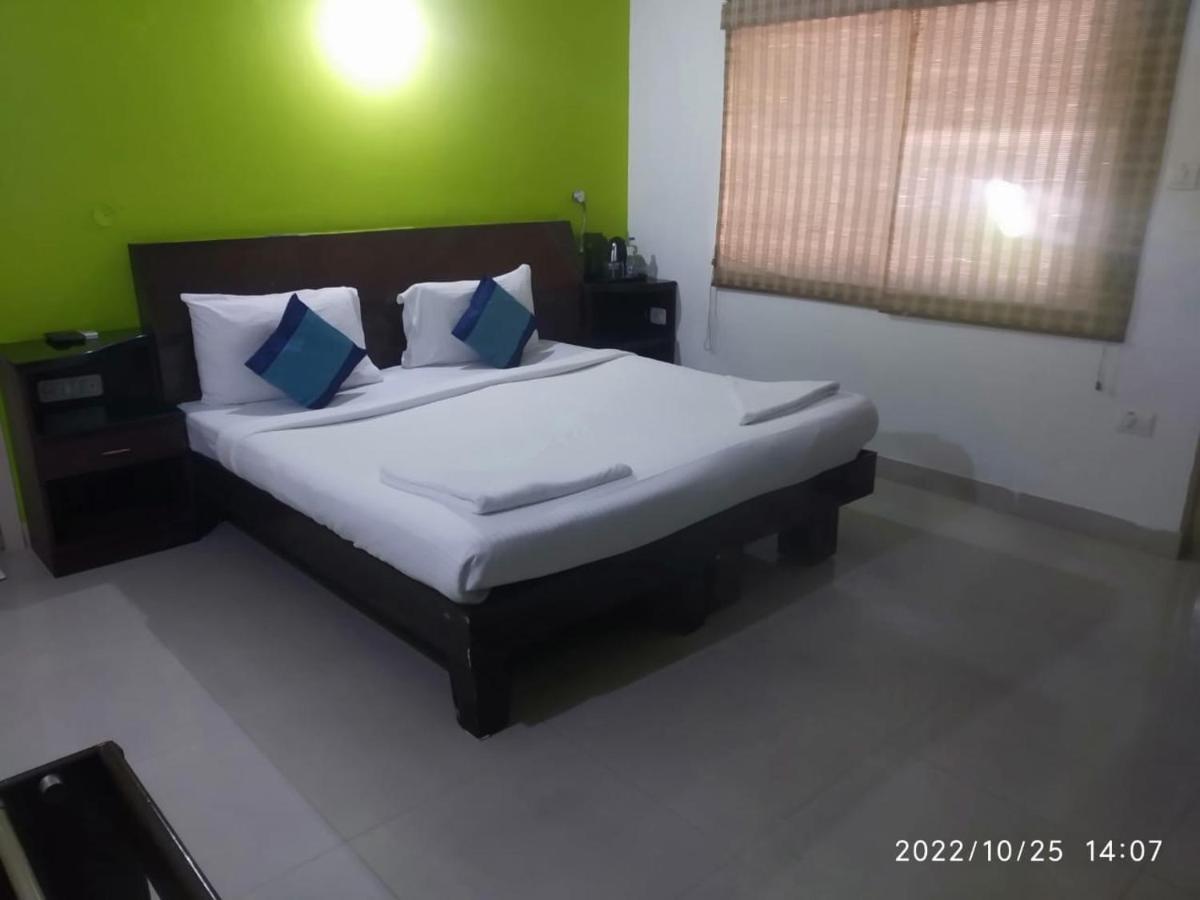 The Green Path Eco Hotel Bangalore Esterno foto